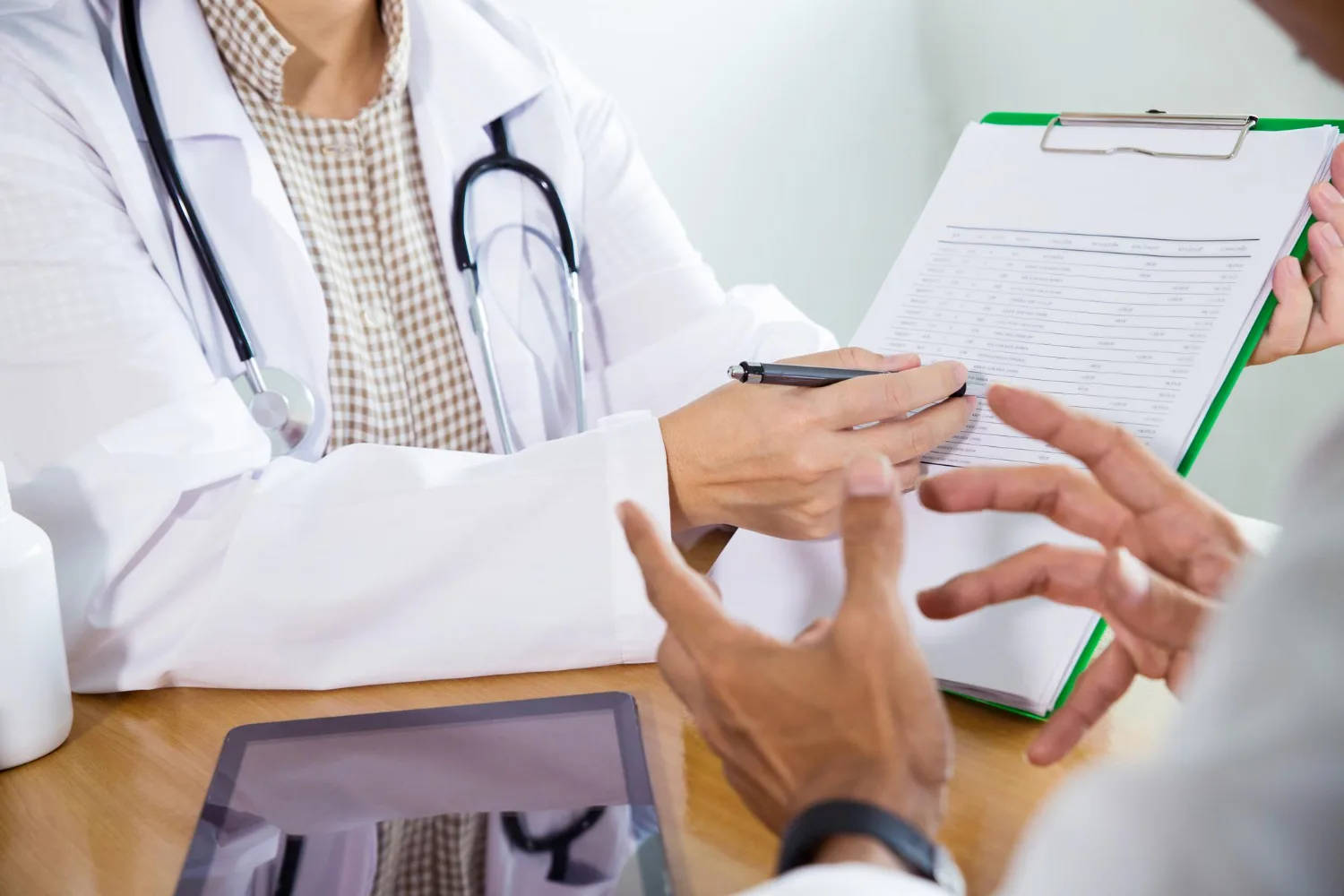 Diagnóstico y tratamiento de enfermedad diverticular en Ensenada, B.C.: Atención Especializada